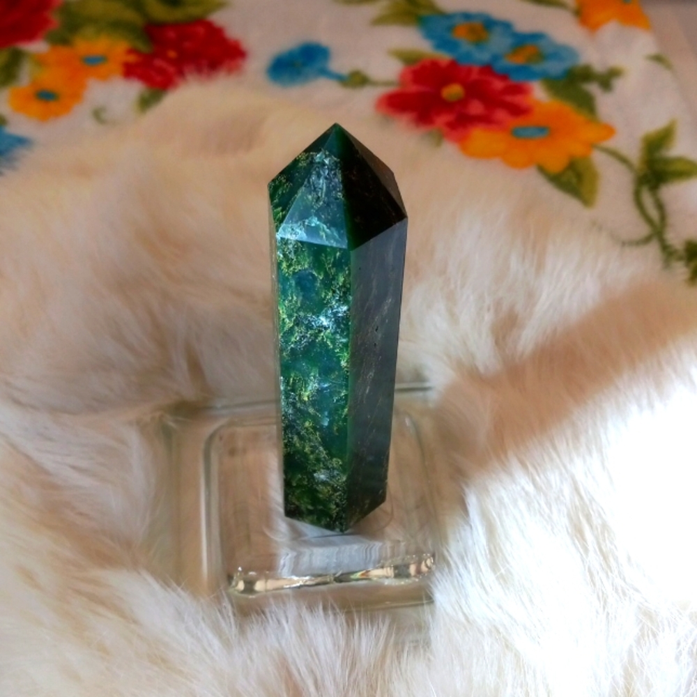 💎 NWOT Natural Emerald Quartz Crystal Stone Pillar Tower 💎